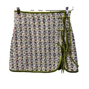 Chic Tweed Wrap Skirt with Green Accents. Excellent Condition. Size L. Zipper